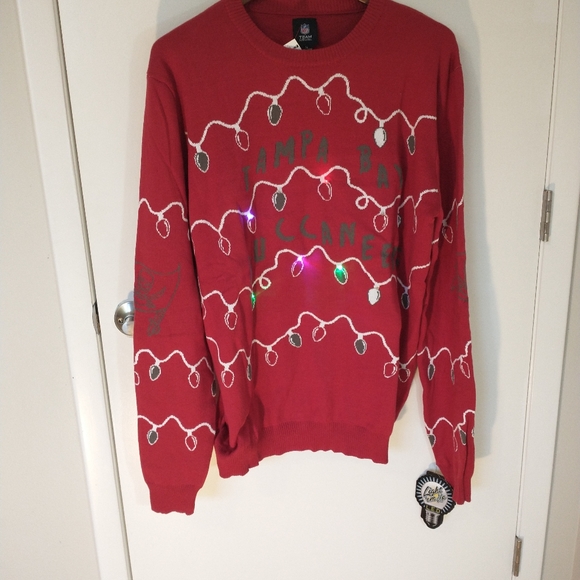 NFL Licensed Men's Tampa Bay Buccaneers Red/Light Up Ugly Sweater Sz XL - Picture 14 of 15